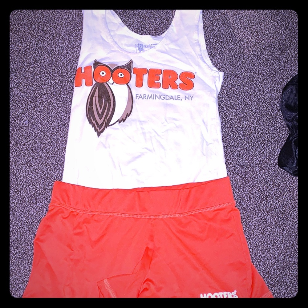 Entire hooters outfit